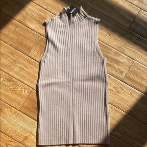 Main Strip Sleeveless Ribbed sweater top
